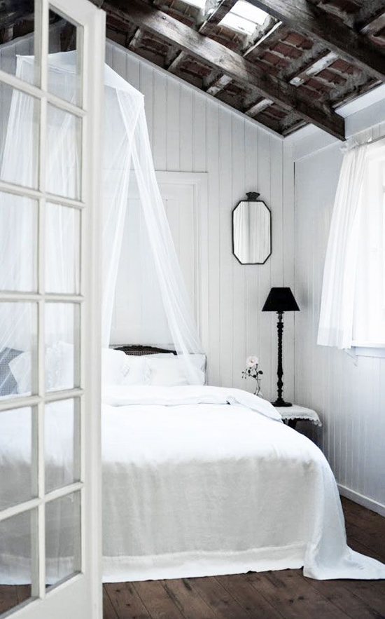 Romantic country bedroom via Sköna Hem