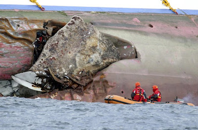 Pics: Luxury Costa Concordia cruise ship sinks in sea at Giglio island,Italy