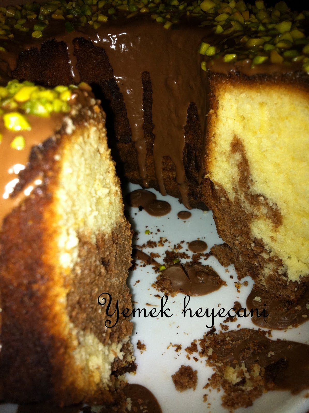 İKİ RENKLİ KEK (MARMORKUCHEN) GÜLO ANNE MUTFAKTA