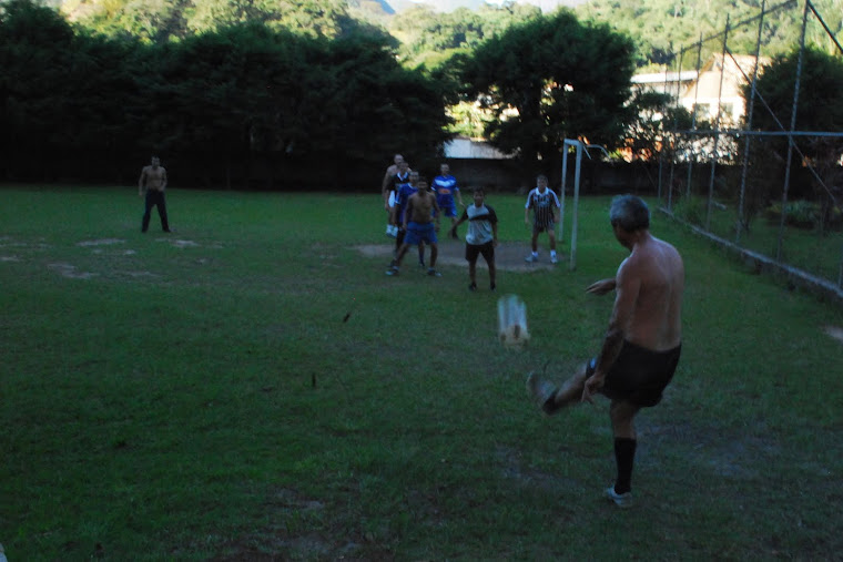 Agora vai, entra alguém de cabeça