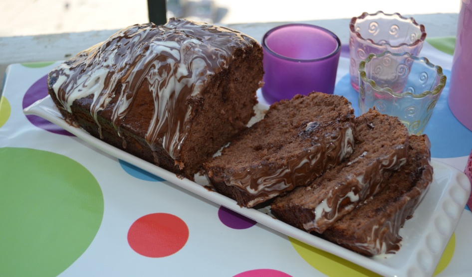 Çınar Ağacı . Balkon Keyfimiz Çikolata Soslu Baton Kek