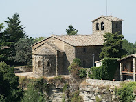 L'església de Sant Cristòfol de Tavertet vista després de sobrepassar Can Feló L'església de Sant Cristòfol de Tavertet vista després de sobrepassar Can Feló