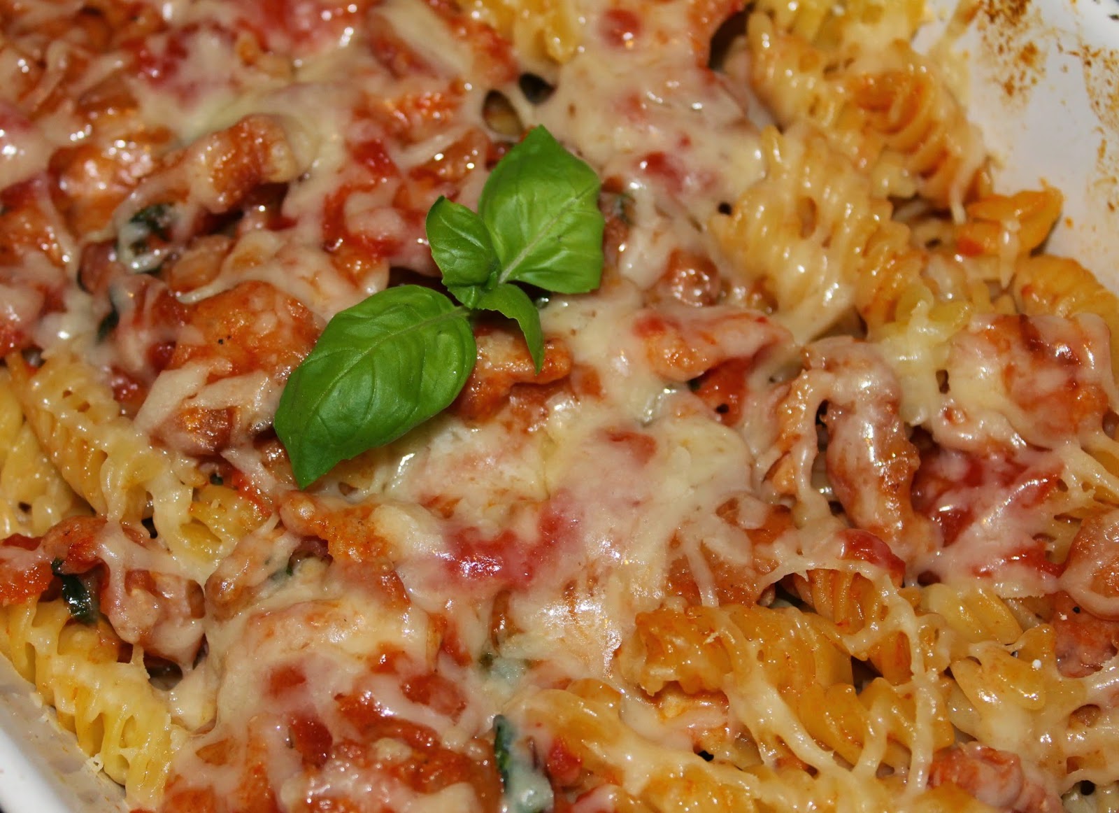 JibberJabberUK Bacon, Mozzarella and Basil Pasta Bake