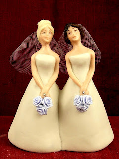 Lesbian idols on wedding cake, homosexual figures