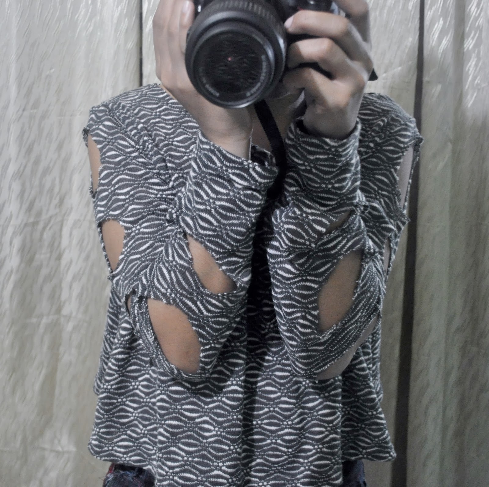 Chicpowder DIY Old Loose Long Sleeves Turn Out Shredded Sleeves Crop Sweater