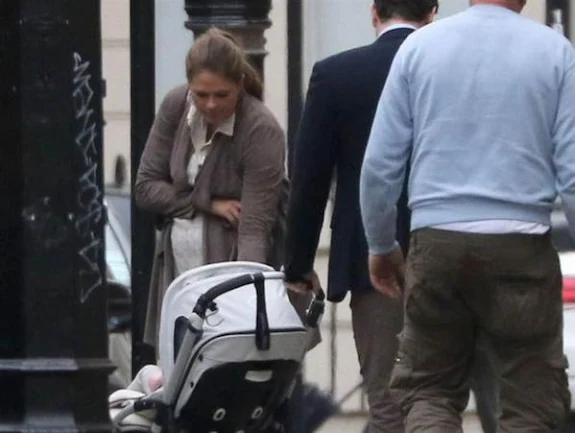 Princess Madeleine of Sweden, Chris O'Neill and Princess Leonore went for a walk in London earlier this week. 