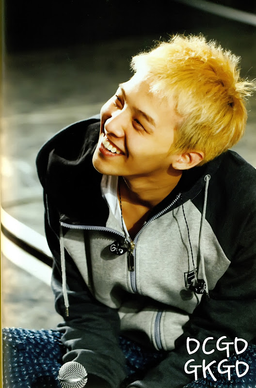 G-Dragon vô đối!!!!!!!!!! BIG+SHOW+2011+making+book+DVD+gdragon+BIGBANG-13