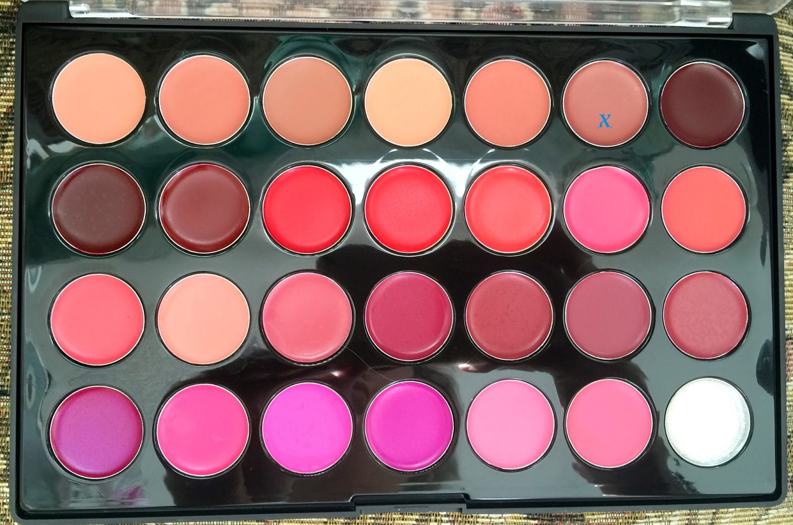 Marylou'sbeautyblog: 3 herbstfarben aus der bhcosmetics 28 color ... Welche farbe passt zu braun