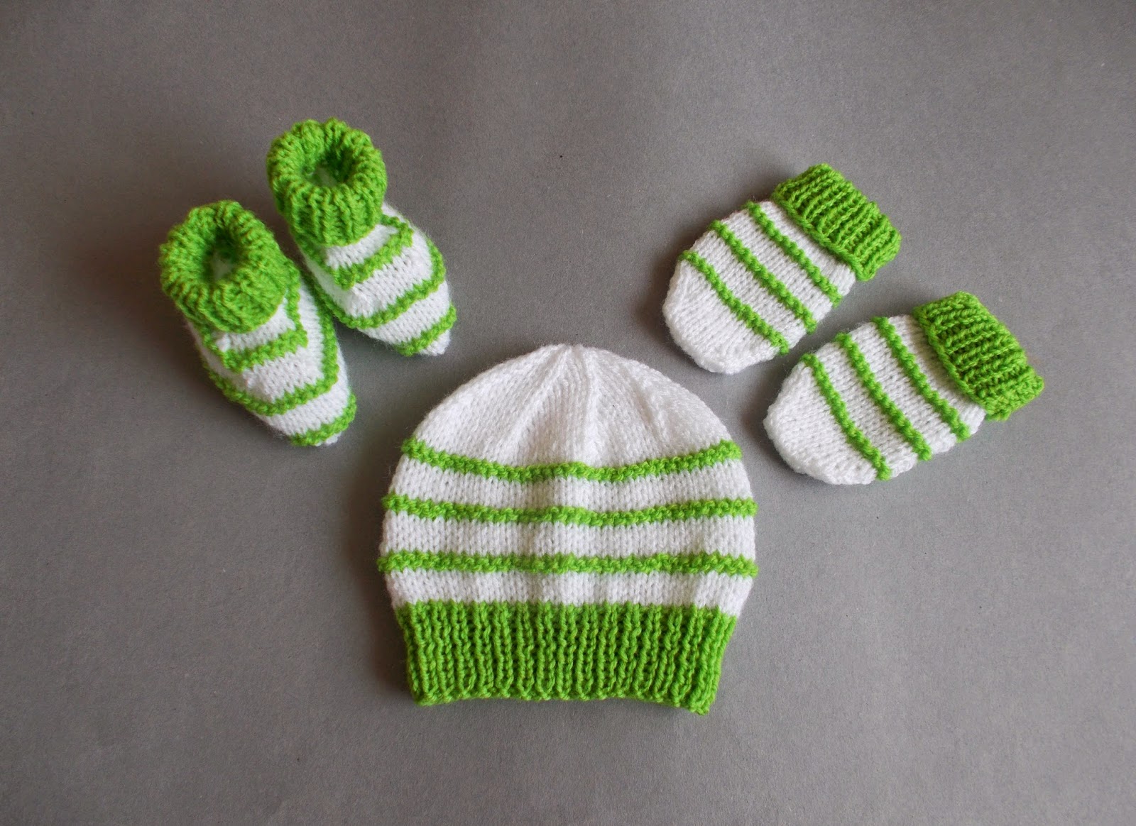 mariannas lazy daisy days: Knitted Baby Girl Hats