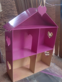 casitas de madera para muñecas pintadas