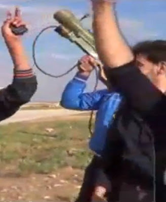 Guerre Civile en Syrie - Page 10 Jury-rigged+MANPADS+2