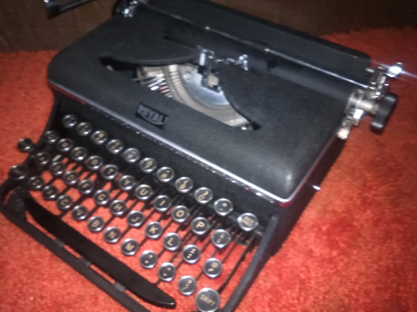 Royal Typewriters: Royal Portable Typewriters, 1926-1986
