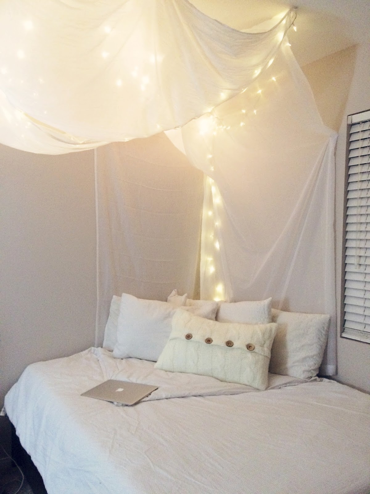 5 Easy Ways To Make Your Bedroom More Cozy