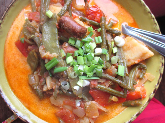 Recept: rode en groene groenteovenschotel met merguez Recept: rode en groene groenteovenschotel met merguez