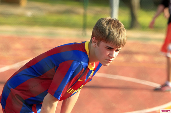 justin bieber soccer barcelona. justin bieber soccer spain.