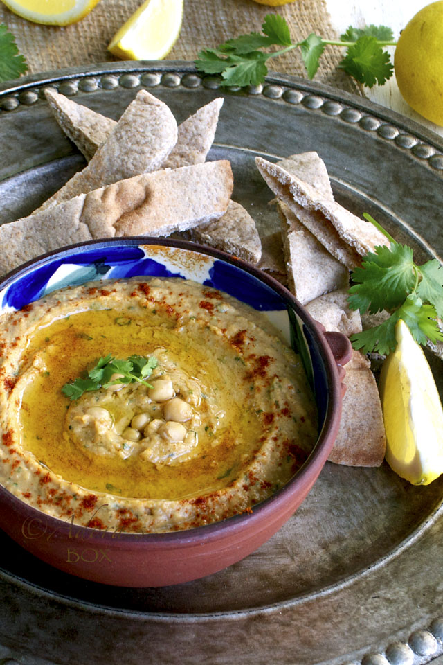 Adora's Box LEMON AND CORIANDER HUMMUS