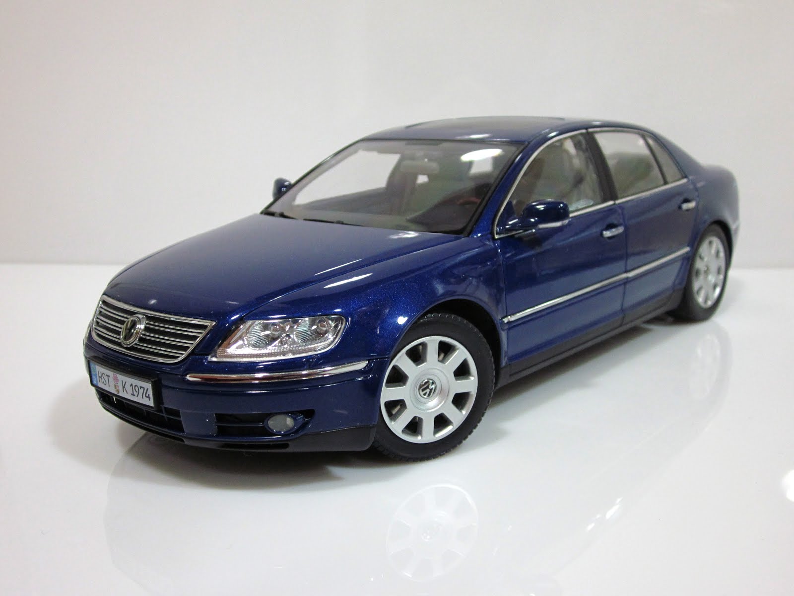 Volkswagen Phaeton W12 4Motion '02 - AUTOart