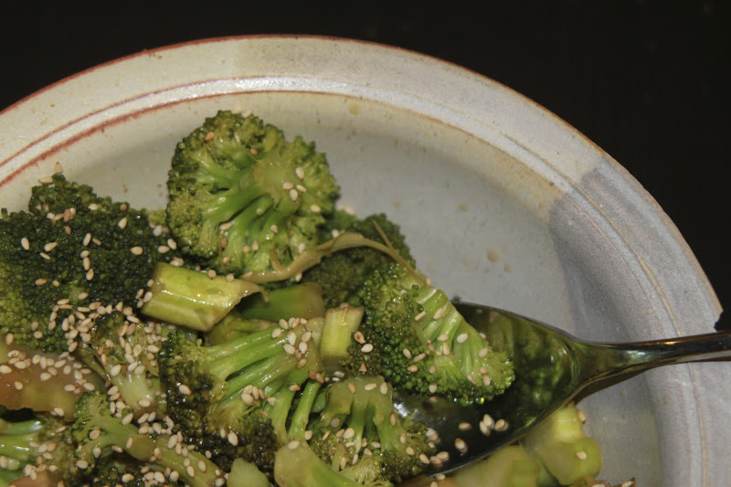 cooking out of the box: Really simple broccoli side dish