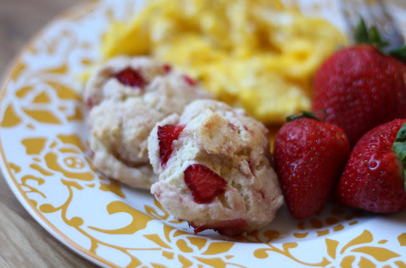 Delicious recipes Strawberries and Cream Biscuits