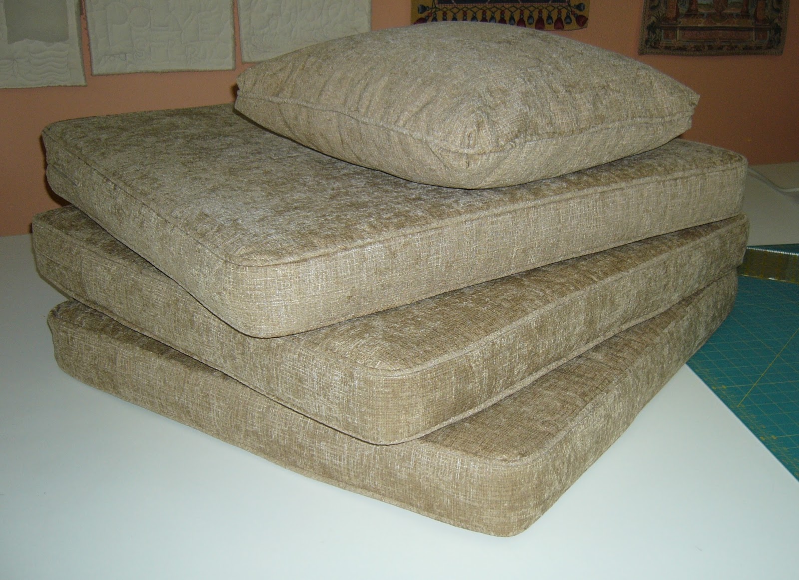 caledonia quilter Quilts, Box Cushions, Leek Roundup