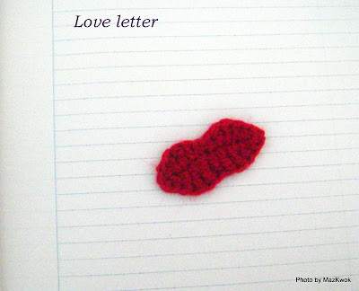 crochet lips applique