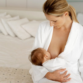 Women+breastfeeding