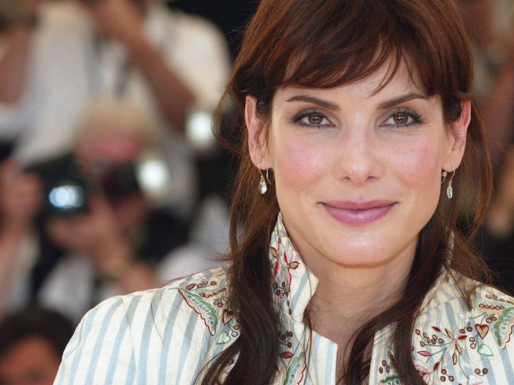 http://1.bp.blogspot.com/-pMXY2giXwXM/UEOmn4_AfbI/AAAAAAAAZZQ/4YS5kLRPDq4/s1600/Sandra-Bullock_photo.jpg