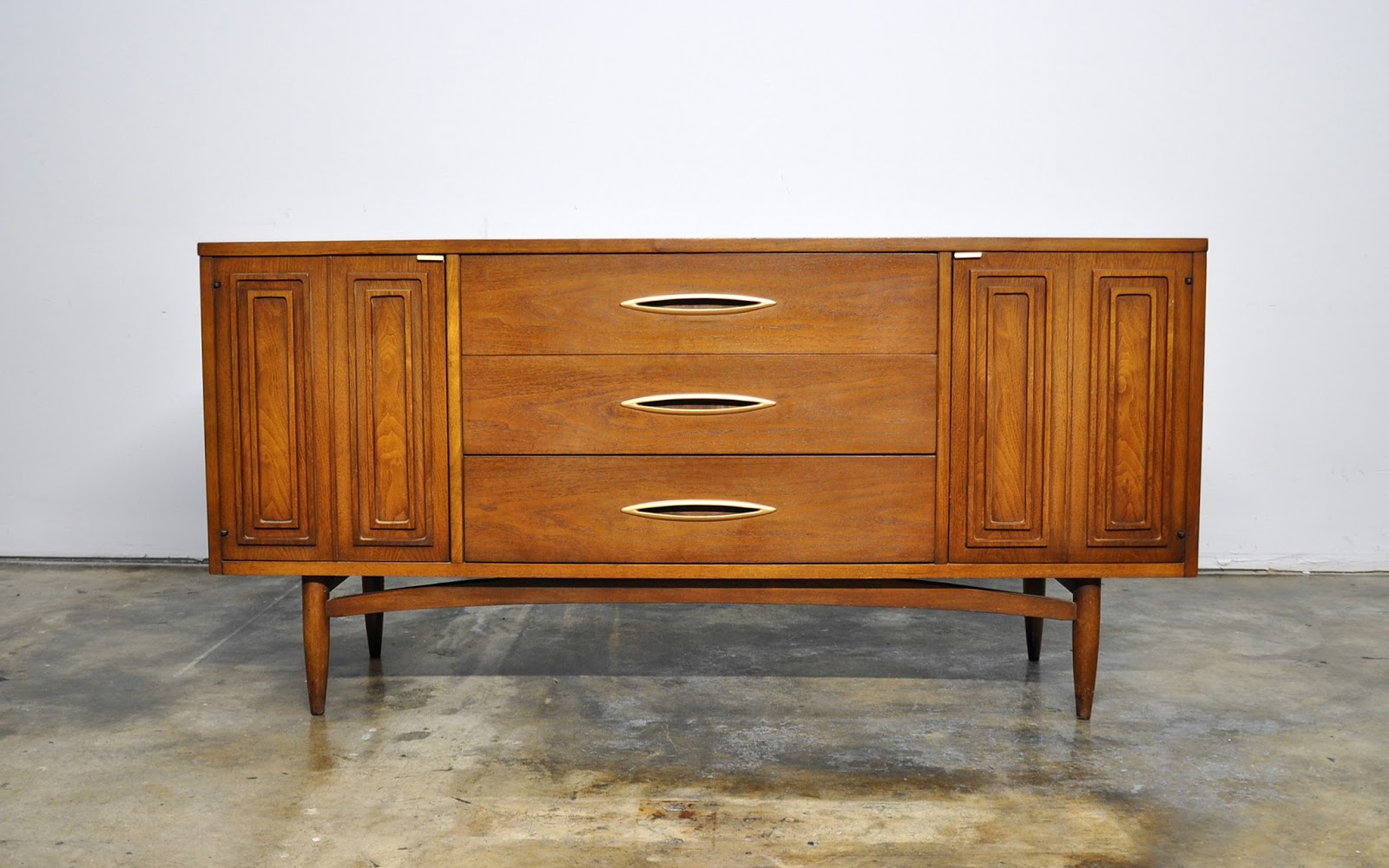SELECT MODERN Broyhill Sculptra Credenza, Bar, Buffet, Sideboard or