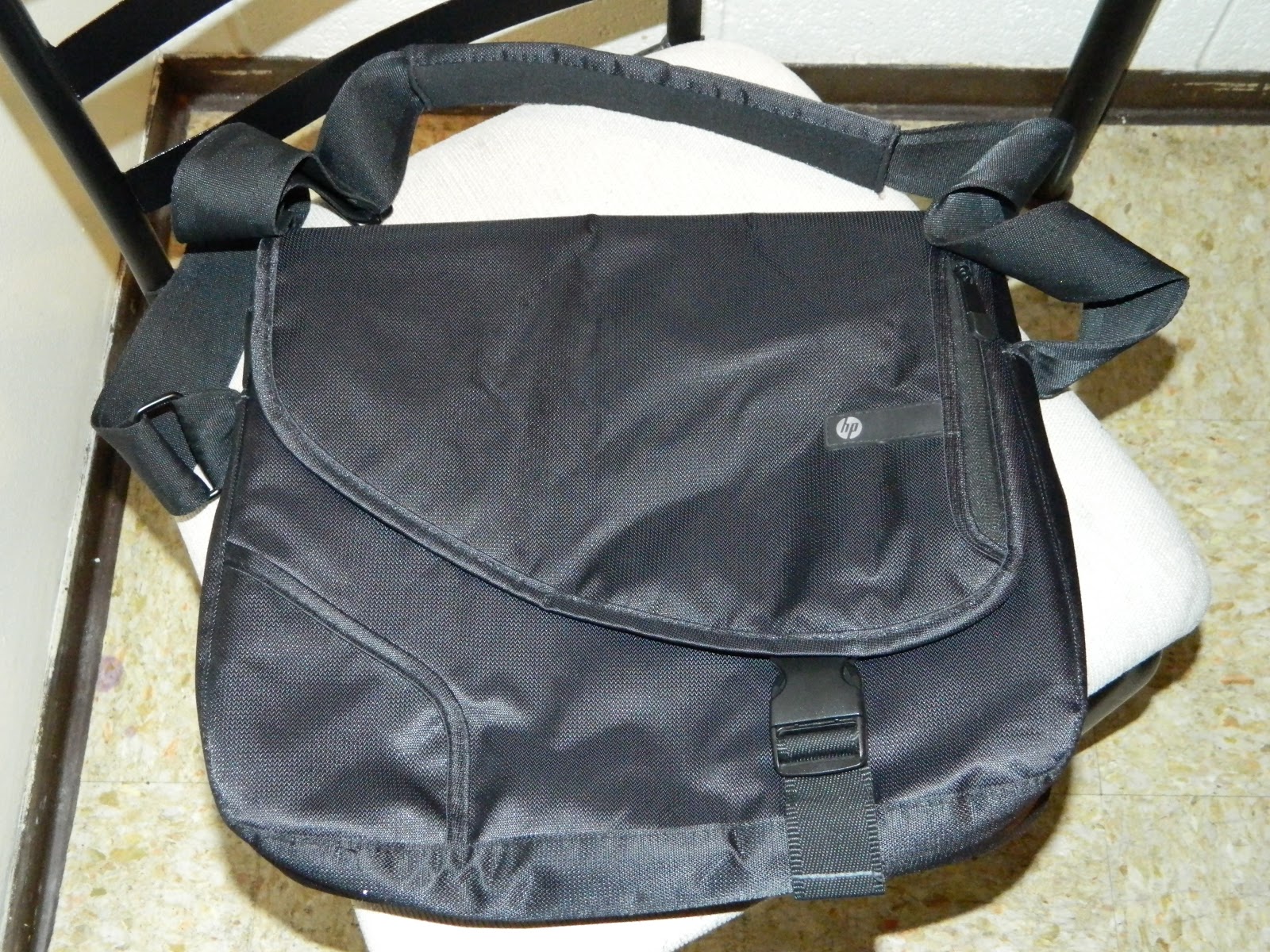 Stuff You Know You Want New HP padded laptop messenger bag 5