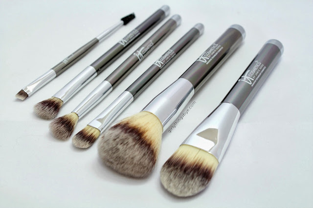 It Cosmetics Heavenly Luxe 6-pc brush set with travel case