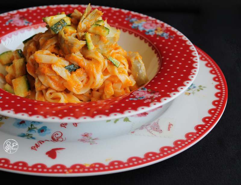 tagliatelle con crema di zucca, zucchine e carciofini