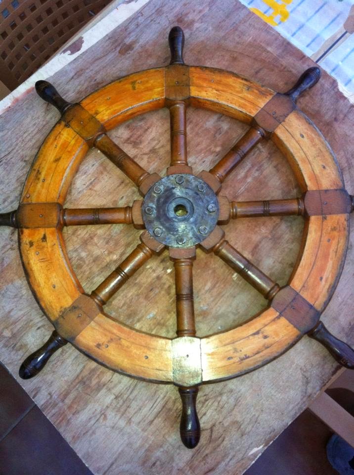 LA RESTAURACIÓN DE OBJETOS UNA RUEDA DE TIMÓN