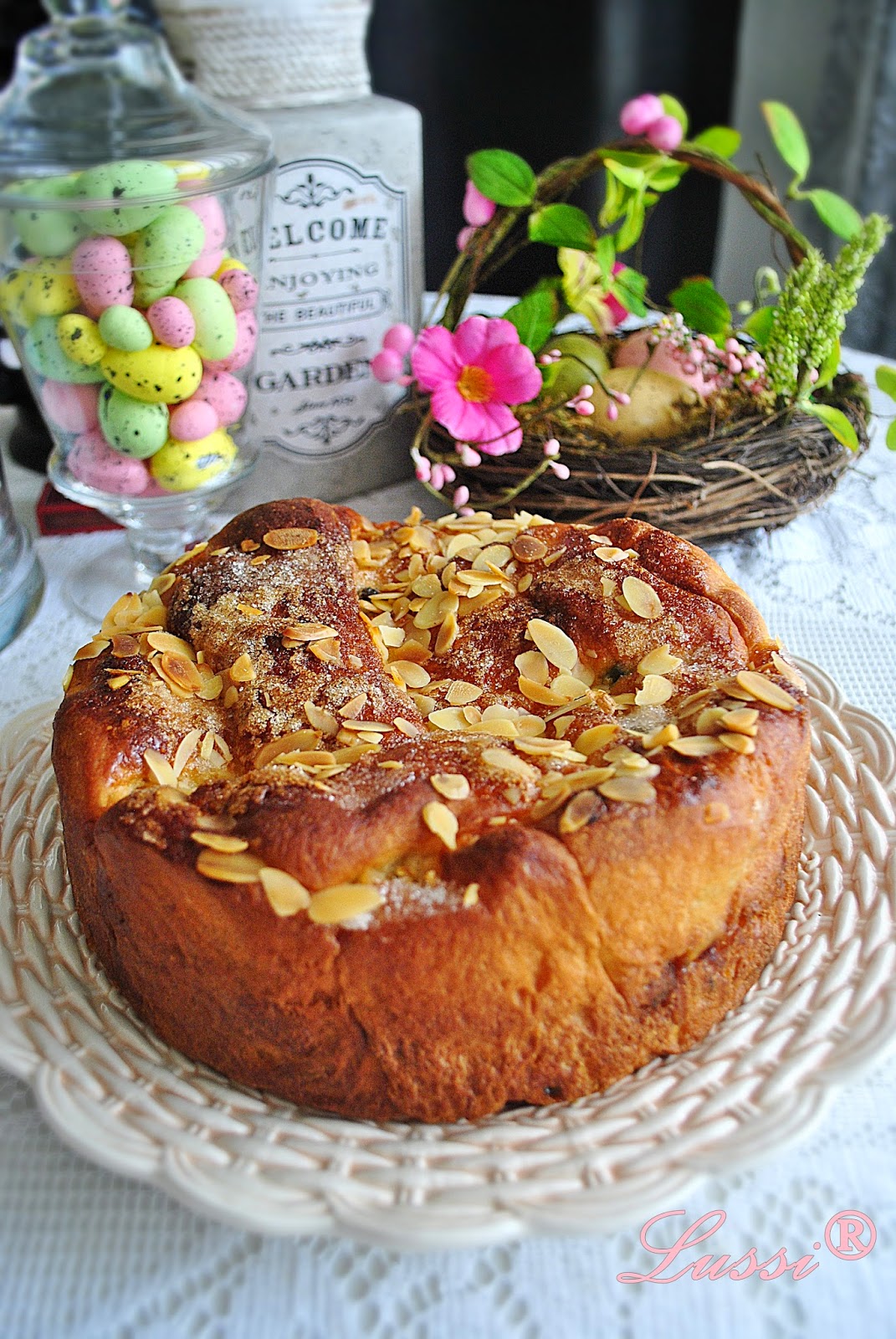 Lussi`s World of Artcraft Козунак със заквасена сметана с халва