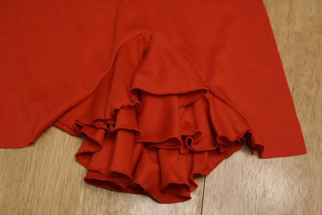 Make this high-low ruffled skirt - so pretty! And knit fabric makes it comfortable. Get the whole tutorial at Melly Sews