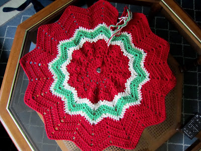 Magical Crafts : WIP Wednesday - Christmas Tree Skirt 2013-1