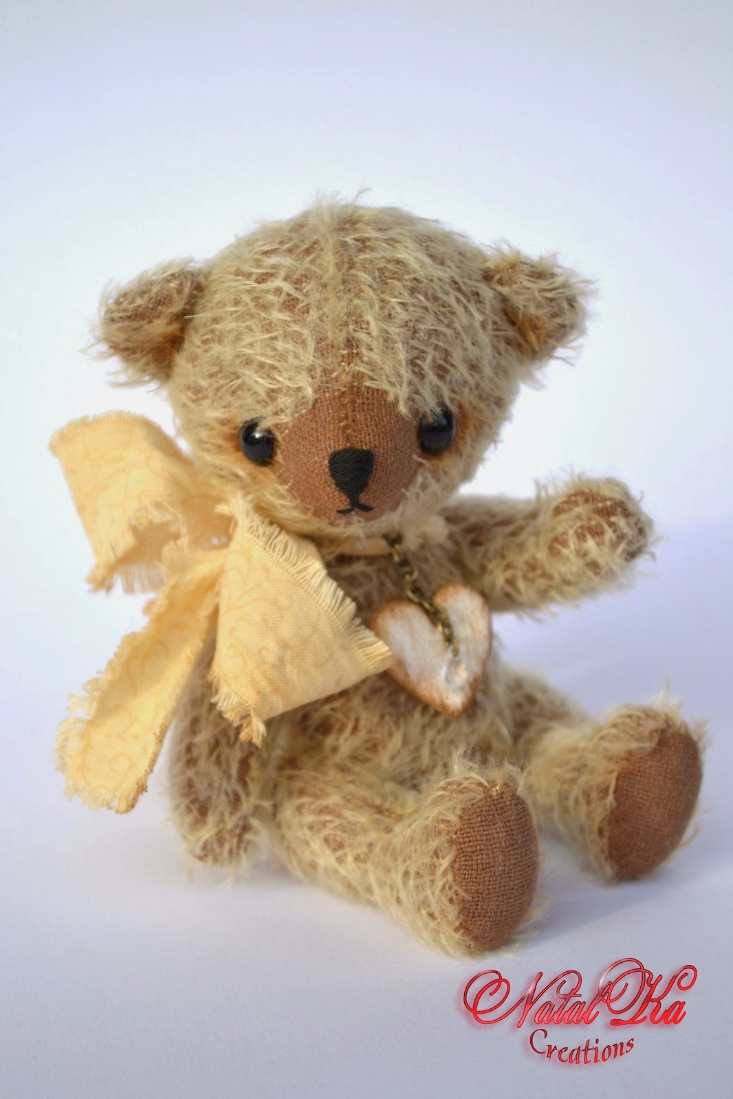 Künstler Teddybär handgemacht von NatalKa Creations. Artis teddy bear handmade by NatalKa Creations.