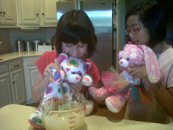 The bear and bunny get a turn with the spoon!