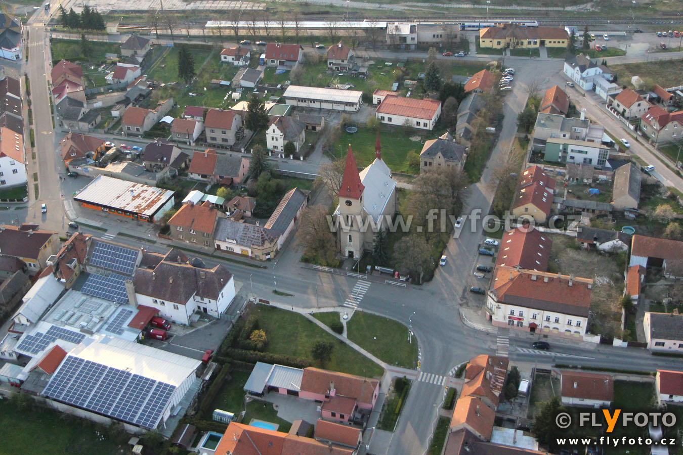 FLyFOTO letecká fotografie a video Milovice
