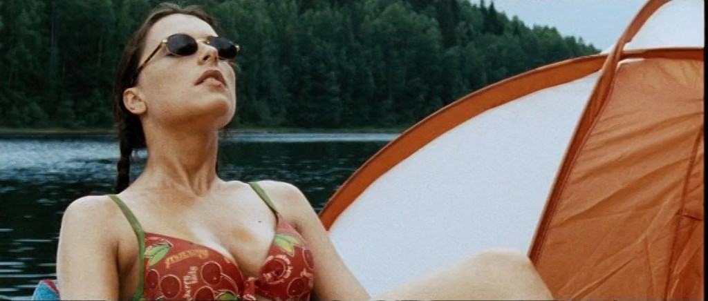 Светлана Антонова красуется на фото с голой грудью