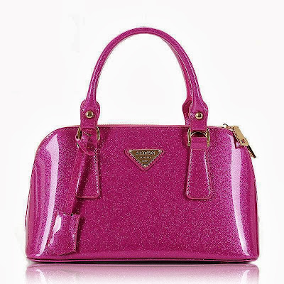 http://1.bp.blogspot.com/-pSi5n4LPjws/UmPjaZoOXqI/AAAAAAAAQRI/N76x35xA9Gw/s400/Beautiful+Handbags+for+Girls+(9).jpg
