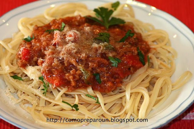 Como preparo un plato de TALLARINES A LA BOLOÑESA - Receta  -  http://comopreparoun.blogspot.com