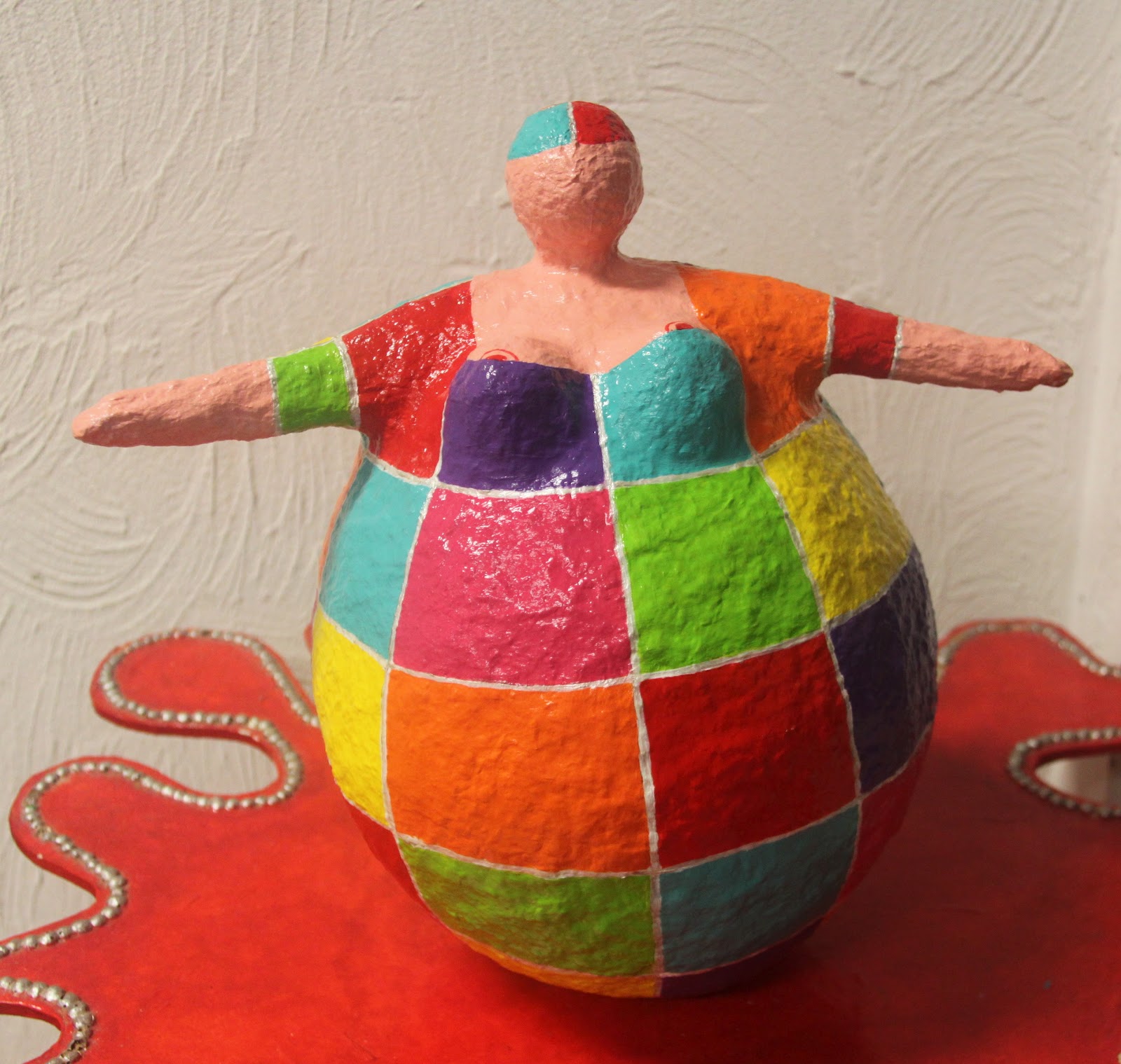 Atelier Soeff Dikke Dame van v A, papier mache