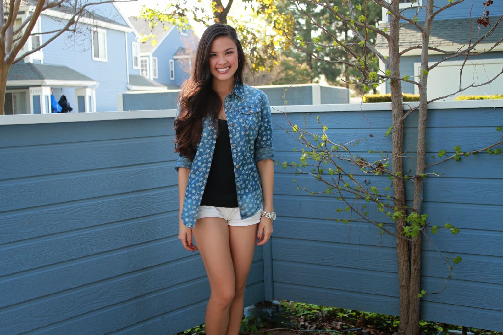 OOTD Outfit of the Day Floral Denim White Shorts Spring
