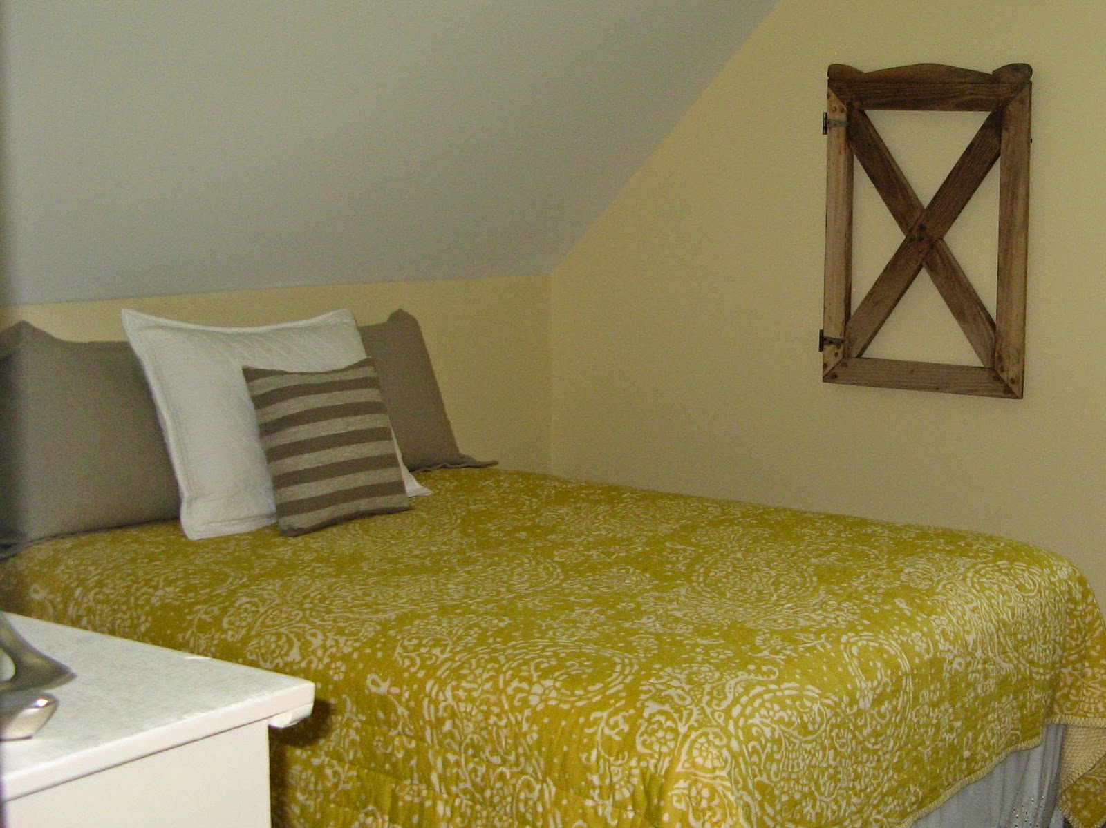 Susan Snyder THE POWER OF A SIMPLE TOSS PILLOW