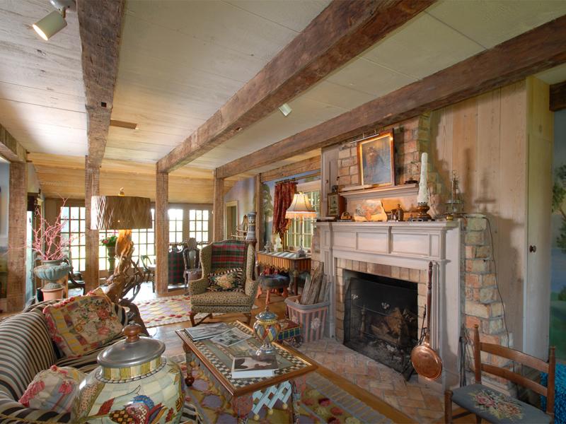 Keltainen talo rannalla Sisustusideoita ja juttua johdoista