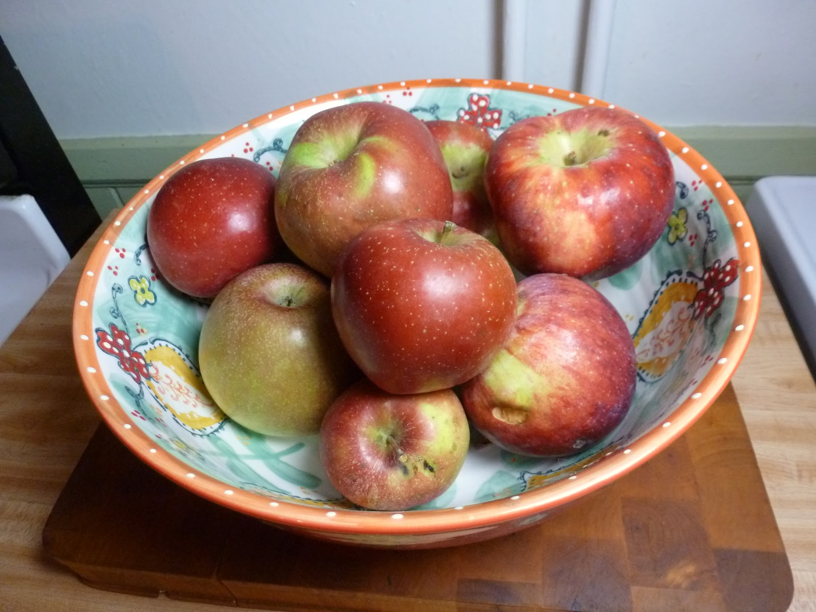 We Like to Cook, and Eat The Apple Digest, or Ways To Use Up a Lot of Apples