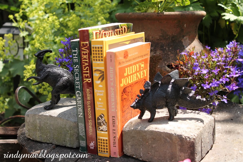 Rindy Mae DIY Dinosaur Bookends & Framed Art