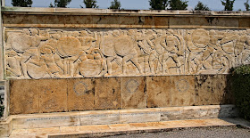 Antiguidade Clássica - UNIRIO - 2013.1: Monumentos de Leônidas