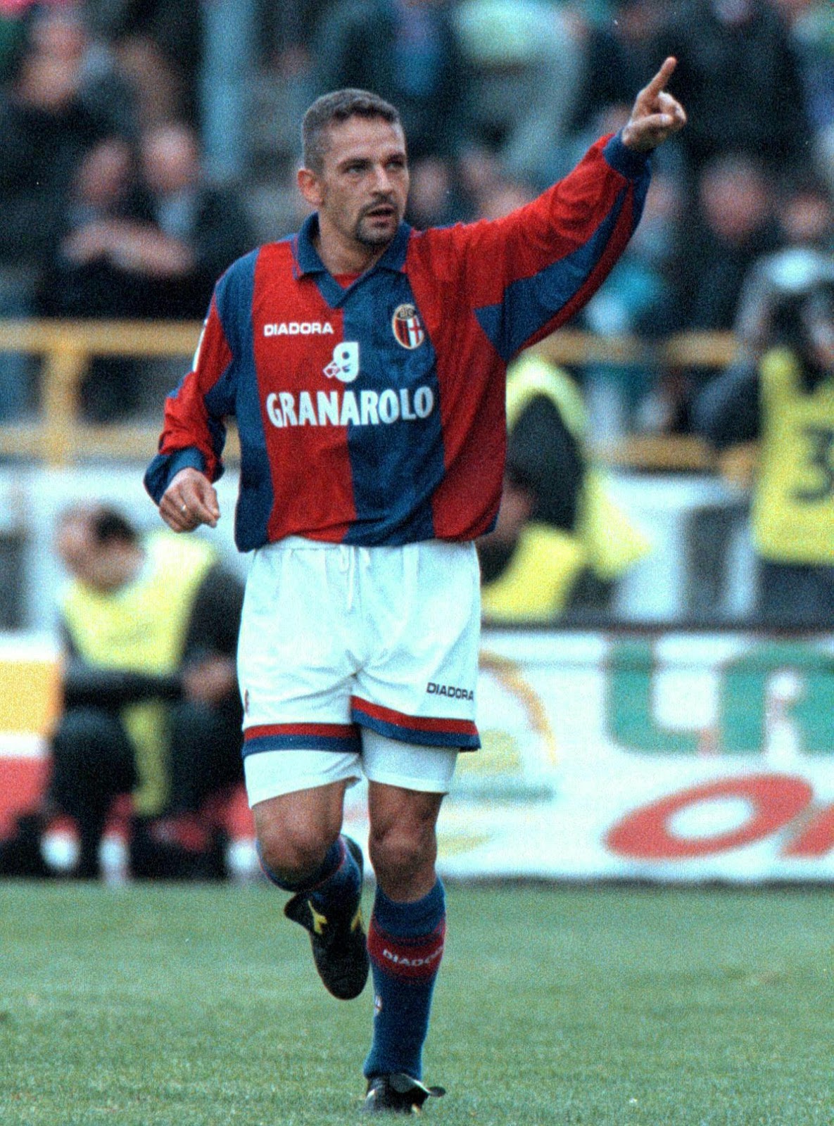 Tutti i 22 gol di Roberto Baggio con la maglia del Bologna (video