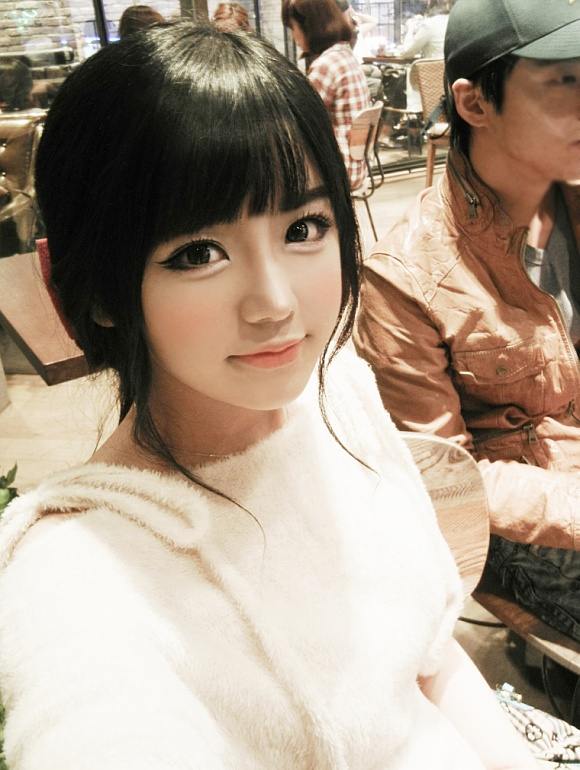 Cute : Lee Hee Jung, Gadis Dari Korea Seperti "Barbie Doll" (12 Gambar